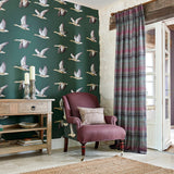 Feinster Wollloden mit Fischgratmuster in violett