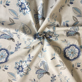 Blumenstoff in der Farbe blau
