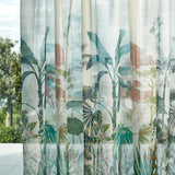 Transparenter Stoff mit tropischen Muster