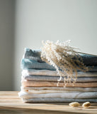 Leinen Batist in der Farbe taupe