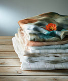 feine Leinenstoffe mit bunten Effektstreifen