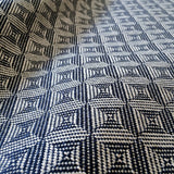 Möbelstoff mit gemusterten Design in der Farbe dunkelblau
