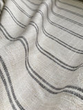 heller Streifenstoff in grau und beige