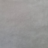 Weicher Samtstoff in der Farbe mausgrau