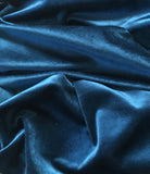 Glänzender Samt in der Farbe ozeanblau