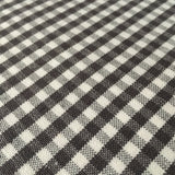 Baumwollstoff mit klassischen feinen Karos in der Farbe charcoal