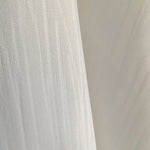 Mustergewebter Gardinenstoff aus recycelten Polyester in der Farbe creme