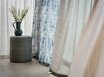 transparenter Gardinenstoff mit bunten Farben
